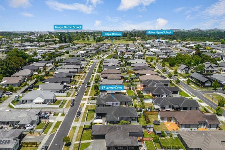 Photo of property in 17 Larmer Drive, Kumeu, 0810