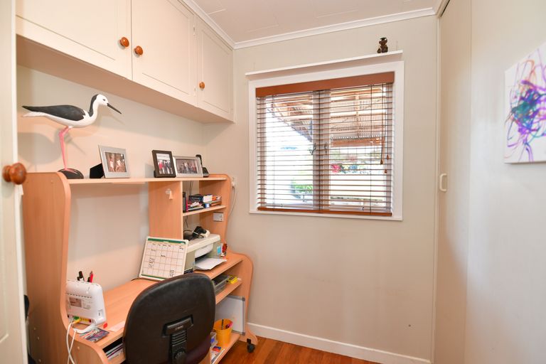 Photo of property in 9 Moffat Road, Red Beach, 0932