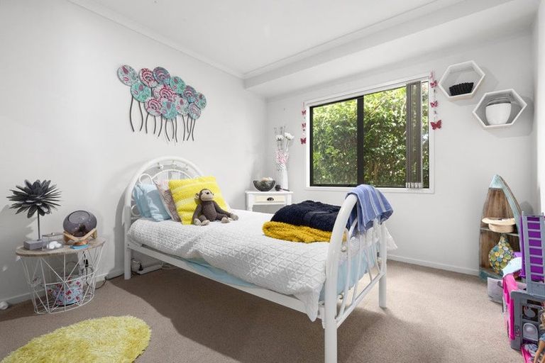 Photo of property in 28 Woodcroft Way, Pukekohe, 2120