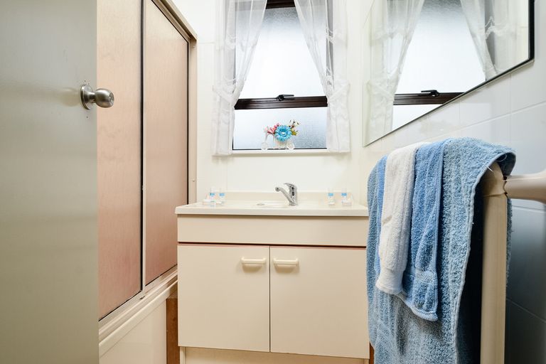 Photo of property in 92 Harrington Road, Henderson, Auckland, 0610