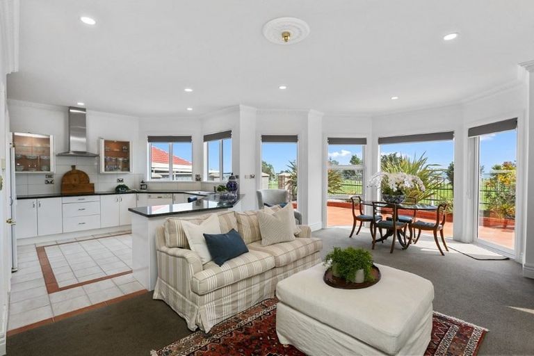 Photo of property in 1 Kawaroa Lane, New Plymouth, 4310