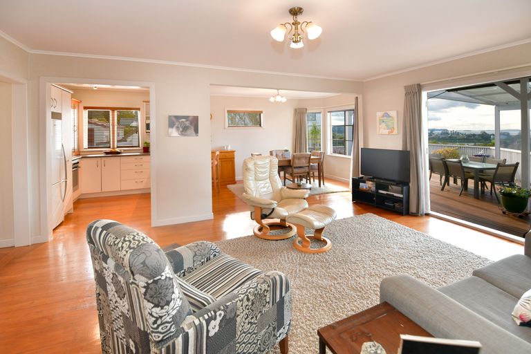Photo of property in 9 Moffat Road, Red Beach, 0932