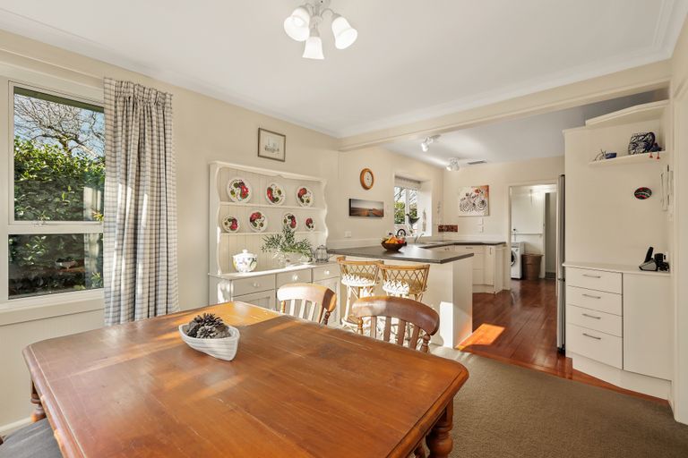 Photo of property in 32 Rosedale Place, Avonhead, Christchurch, 8042