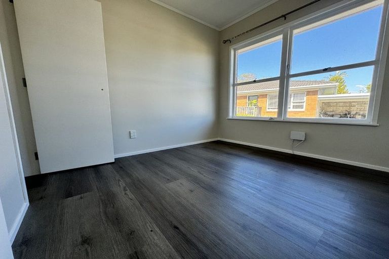 Photo of property in 28d Sunnynook Road, Sunnynook, Auckland, 0620