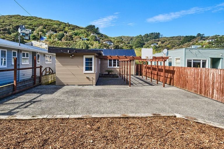 Photo of property in 44 Airlie Road, Plimmerton, Porirua, 5026