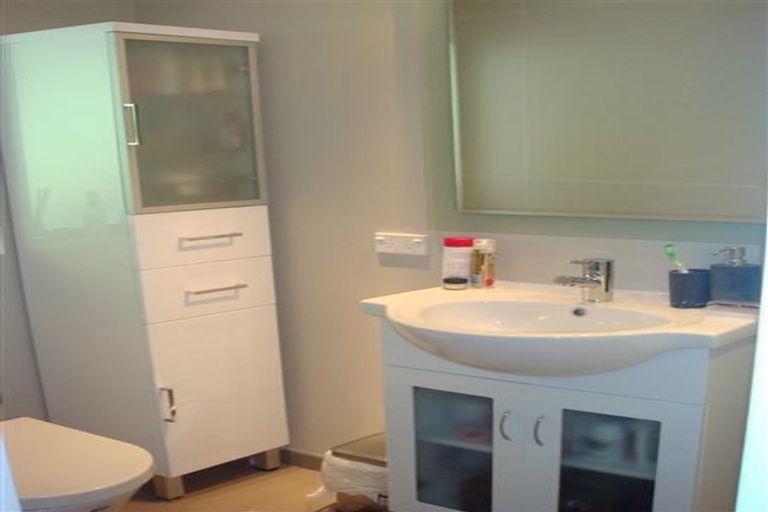 Photo of property in 2/25 Glencoe Road, Browns Bay, Auckland, 0630