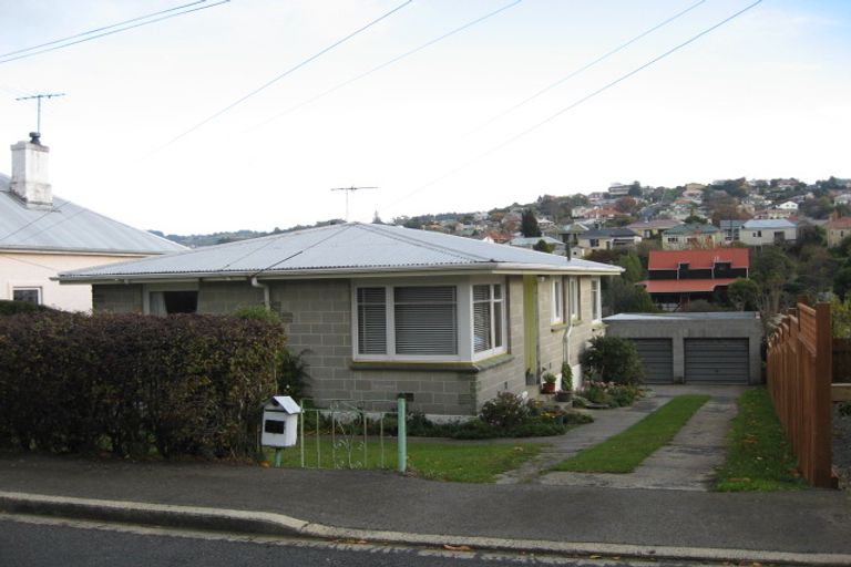 Photo of property in 11 Font Street, Kaikorai, Dunedin, 9010