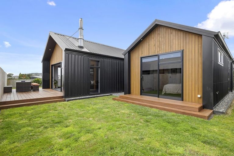 Photo of property in 8a Aderman Place, Hurworth, New Plymouth, 4310