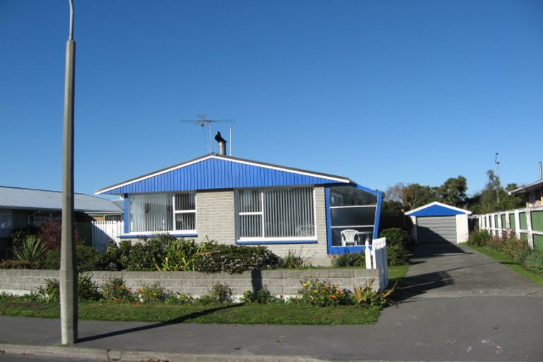 Photo of property in 9 Camelia Place, Islington, Christchurch, 8042