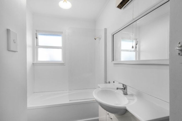 Photo of property in 15 Wingate Street, Redwood, Christchurch, 8051