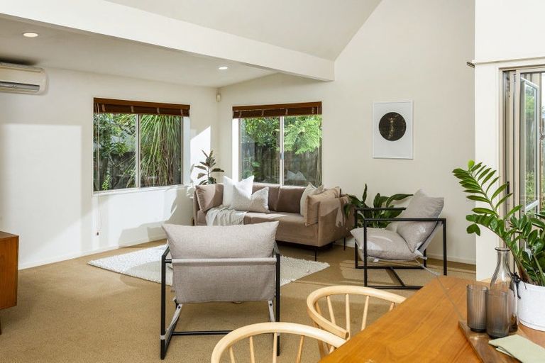 Photo of property in 2/34 Waipuia Place, Greenhithe, Auckland, 0632