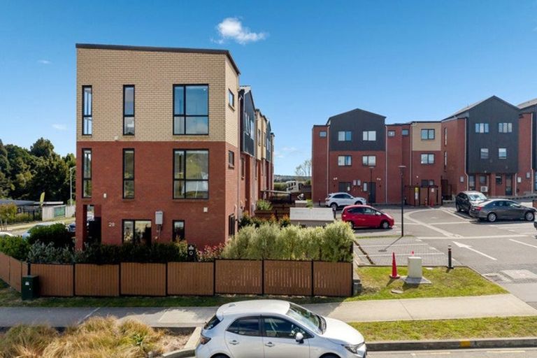 Photo of property in 28 Treeline Lane, Flat Bush, Auckland, 2019