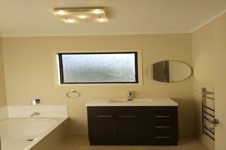 Photo of property in 2/708 Beach Road, Browns Bay, Auckland, 0630