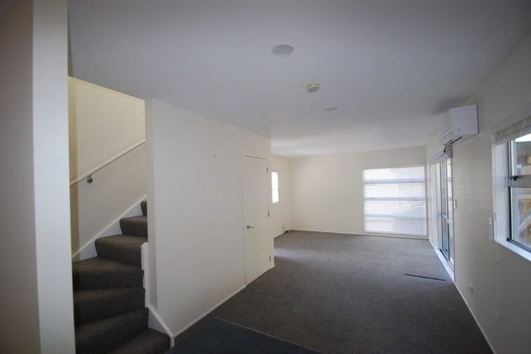 Photo of property in 8/138 Queens Drive, Lyall Bay, Wellington, 6022