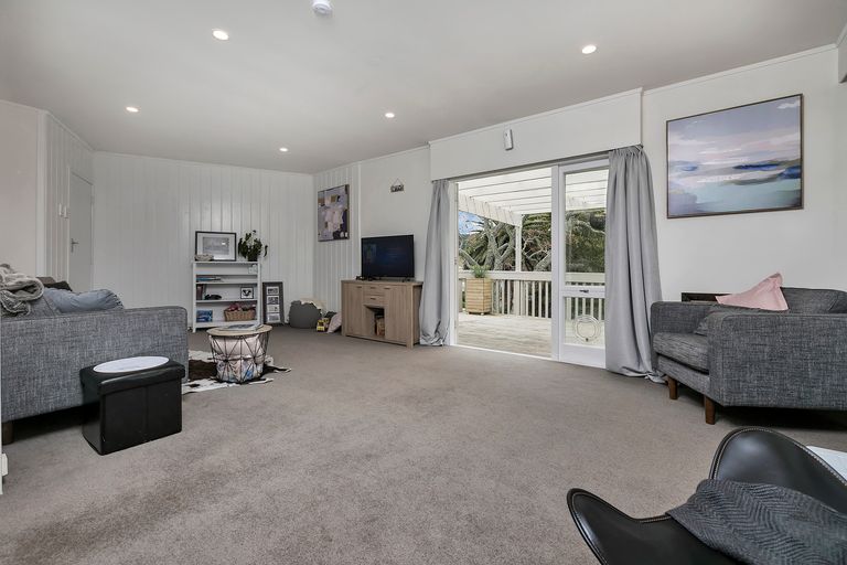 Photo of property in 43 Maude Street, Riverhead, 0820