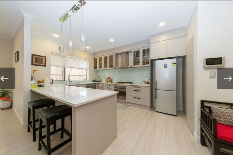 Photo of property in 5 Kilmacrennan Drive, Rosehill, Papakura, 2113