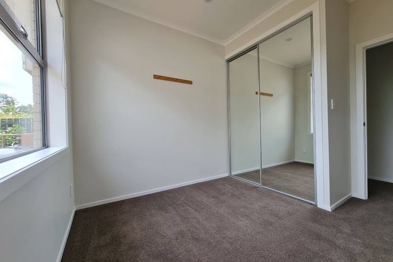 Photo of property in 23a Rena Place, West Harbour, Auckland, 0618