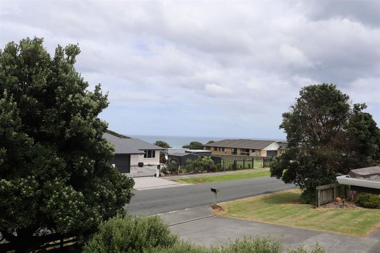 Photo of property in 1 Snapper Street, Baylys Beach, Dargaville, 0377