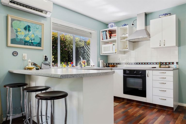 Photo of property in 2/138 Memorial Avenue, Burnside, Christchurch, 8053