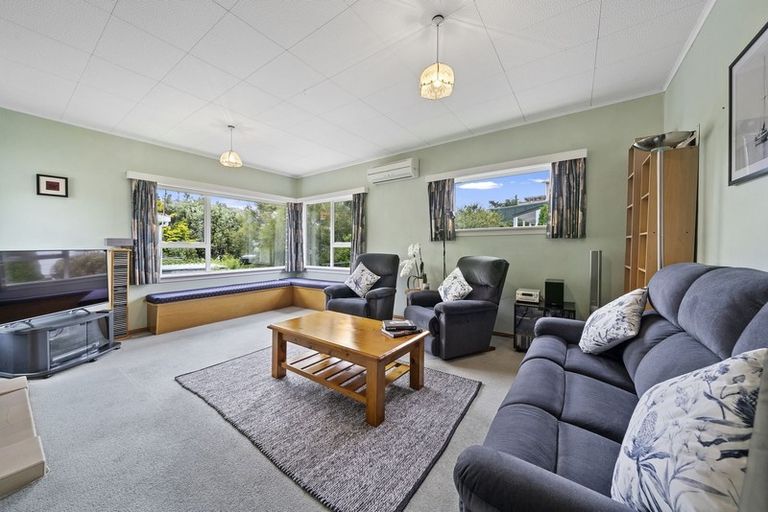 Photo of property in 25 Mexted Terrace, Tawa, Wellington, 5028