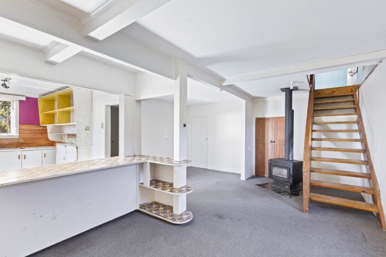 Photo of property in 15 Weston Street, Moturoa, New Plymouth, 4310