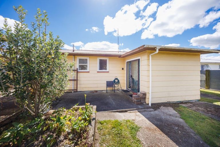 Photo of property in 34 Rhodes Drive, Kelvin Grove, Palmerston North, 4414