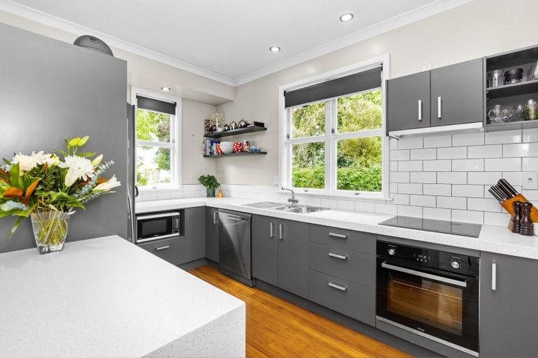 Photo of property in 9 Neeve Place, Taradale, Napier, 4112