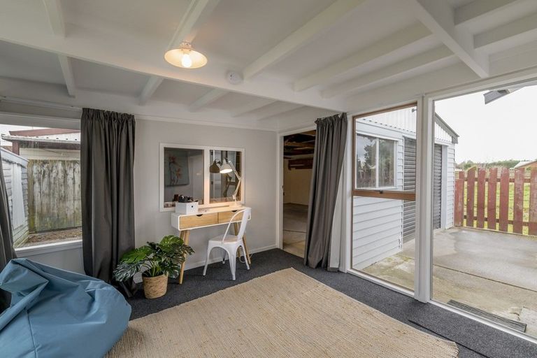 Photo of property in 112 Ryder Crescent, Levin, 5510