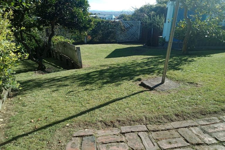 Photo of property in 18 Selwyn Road, Hospital Hill, Napier, 4110