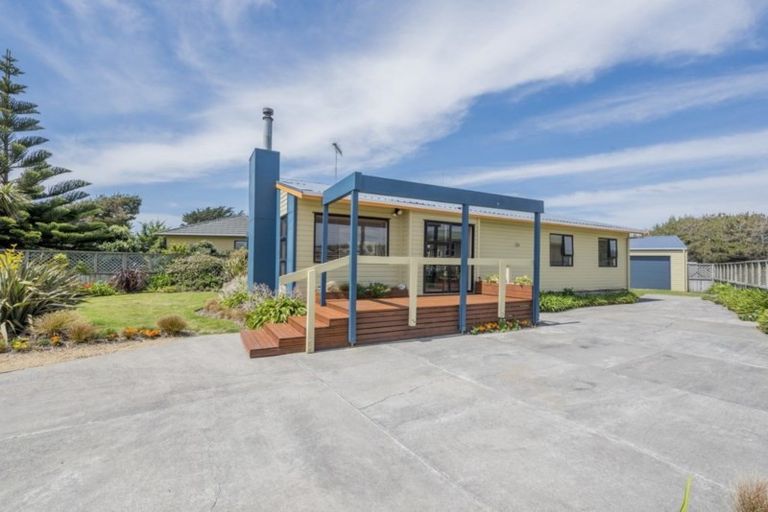 Photo of property in 35 Te Kiri Street, Himatangi Beach, Foxton, 4891