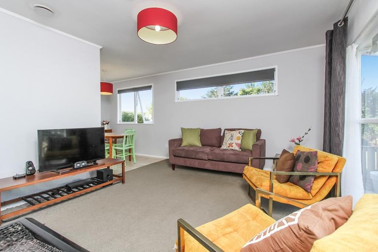 Photo of property in 20 Miltonia Avenue, Te Atatu South, Auckland, 0610