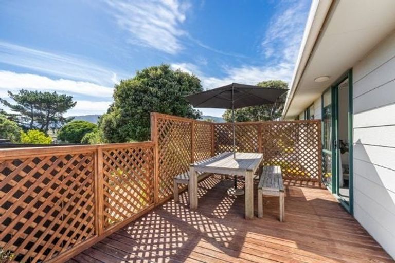 Photo of property in 31 Rutherford Drive, Waikanae Beach, Waikanae, 5036