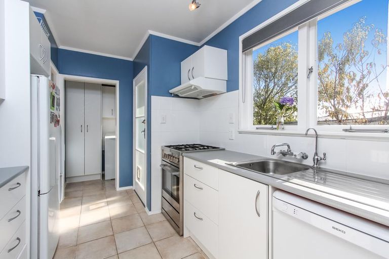 Photo of property in 20 Miltonia Avenue, Te Atatu South, Auckland, 0610