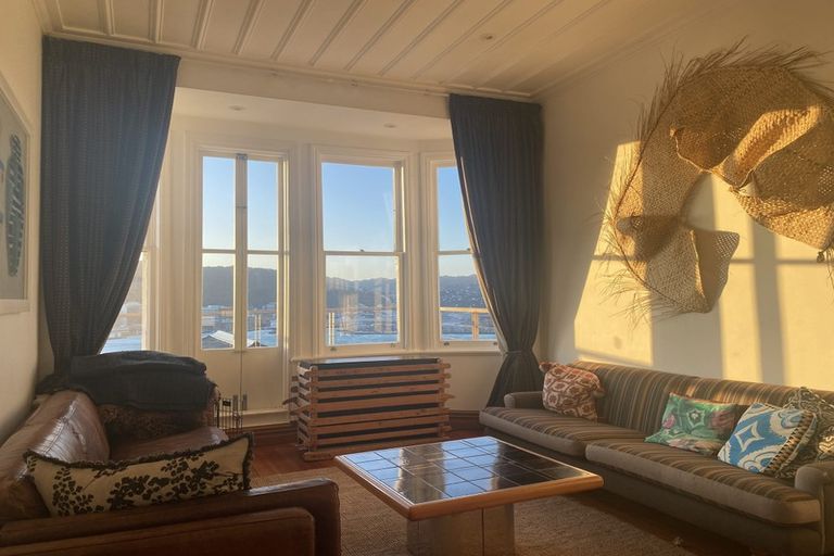 Photo of property in 17 Shannon Street, Mount Victoria, Wellington, 6011