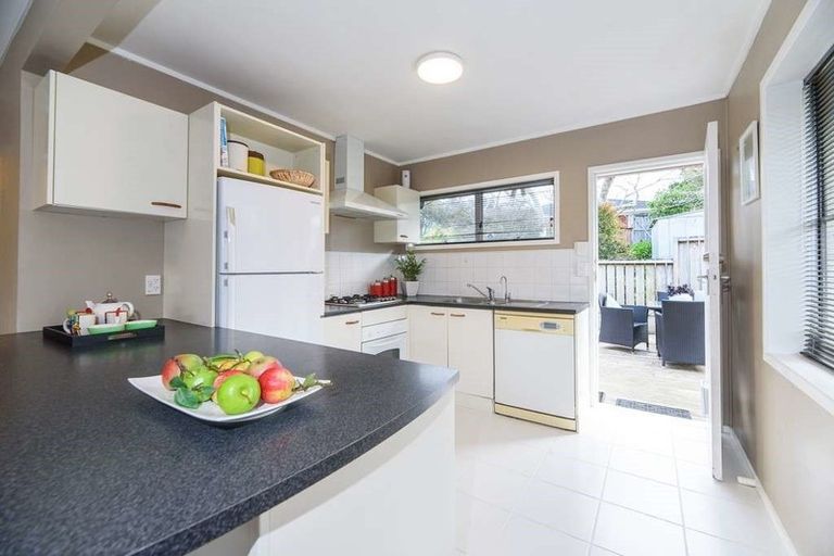 Photo of property in 1/123 Hutchinsons Road, Bucklands Beach, Auckland, 2014