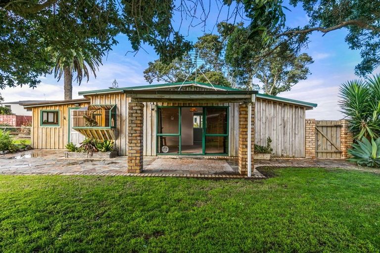 Photo of property in 11 Ronald Avenue, Glenbrook, Waiuku, 2681