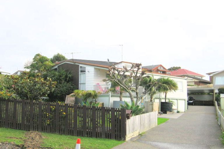 Photo of property in 11 Fairway Avenue, Red Beach, 0932