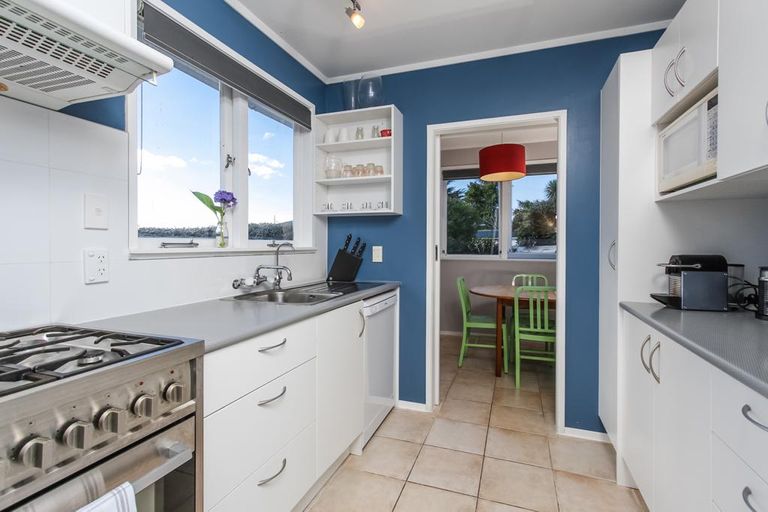 Photo of property in 20 Miltonia Avenue, Te Atatu South, Auckland, 0610