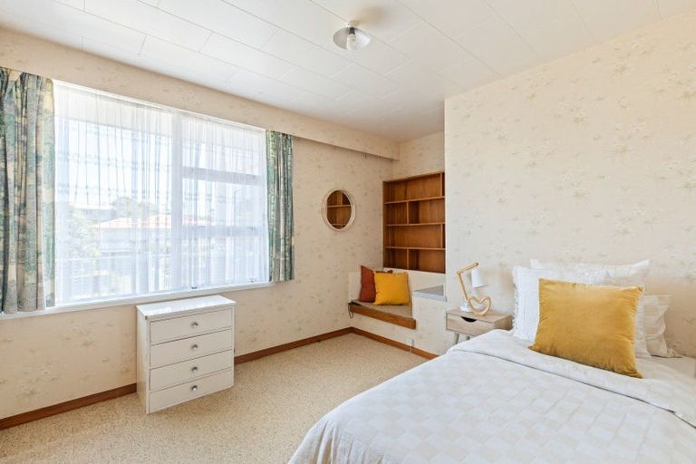 Photo of property in 29 Awanui Street, Merrilands, New Plymouth, 4312