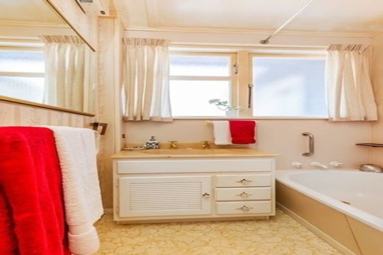 Photo of property in 25 Turkington Street, Tawa, Wellington, 5028