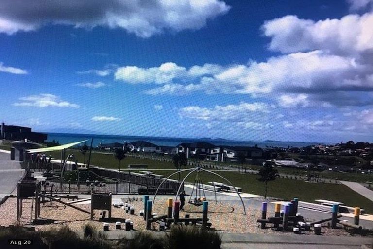 Photo of property in 70 Headland Drive, Long Bay, Auckland, 0630