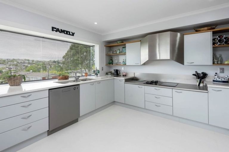 Photo of property in 2/3 Colmar Road, Mellons Bay, Auckland, 2014