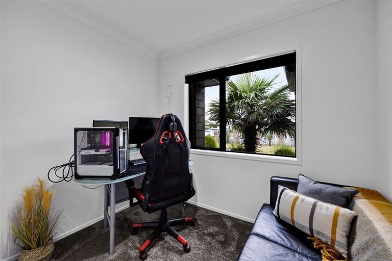 Photo of property in 17 Wentworth Lane, Waiwhakaiho, New Plymouth, 4312