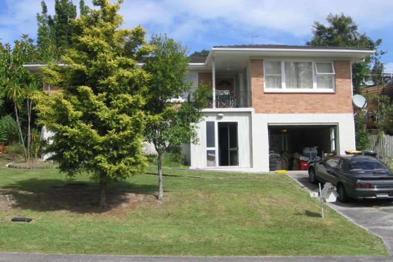 Photo of property in 4 Ayton Drive, Totara Vale, Auckland, 0629