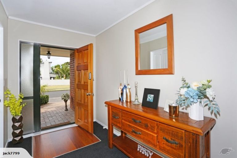 Photo of property in 3 Glenross Drive, Wattle Downs, Auckland, 2103