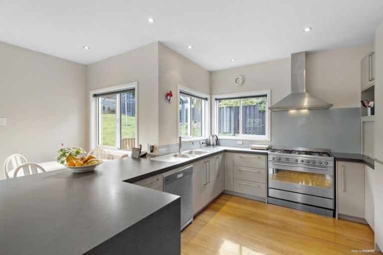 Photo of property in 1 Glentui Grove, Khandallah, Wellington, 6035