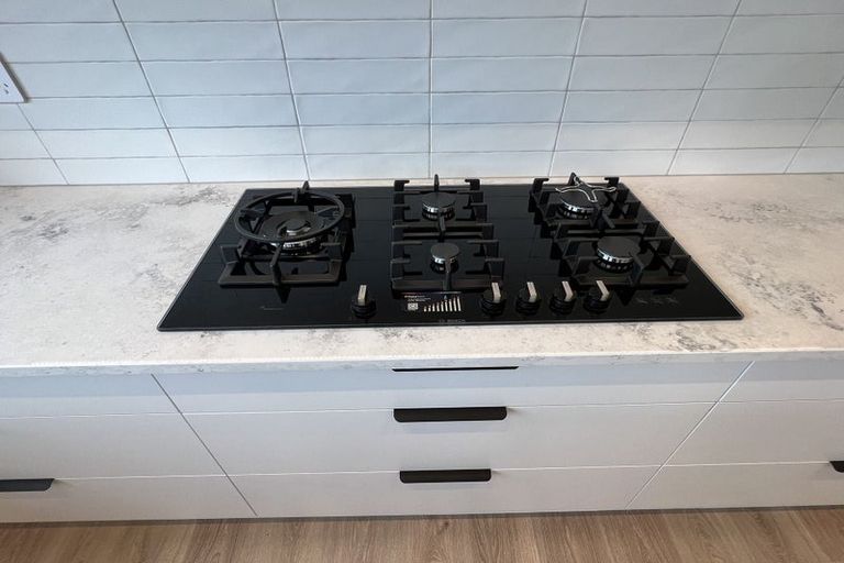 Photo of property in 23 Richard Hill Close, Fairview Heights, Auckland, 0632