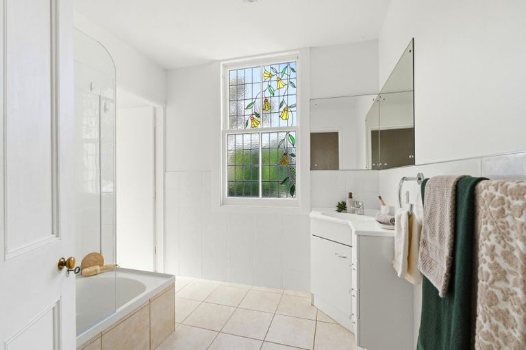 Photo of property in 80 Great North Road, Saint Johns Hill, Whanganui, 4500