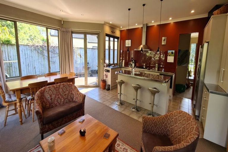 Photo of property in 9 La Lena Grove, Fitzherbert, Palmerston North, 4410