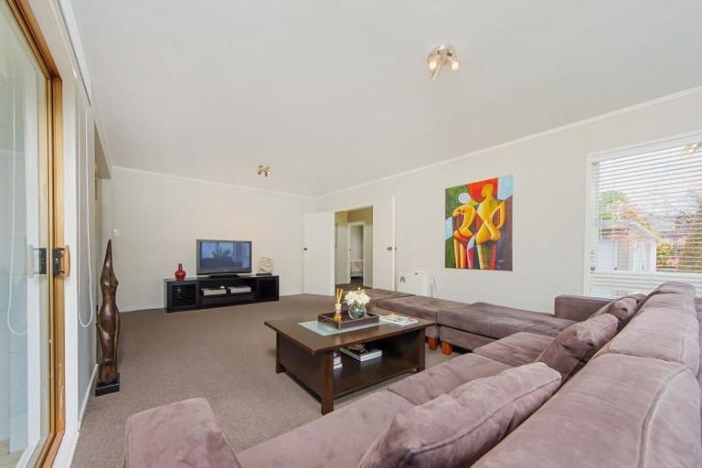 Photo of property in 25 Meadway, Sunnyhills, Auckland, 2010